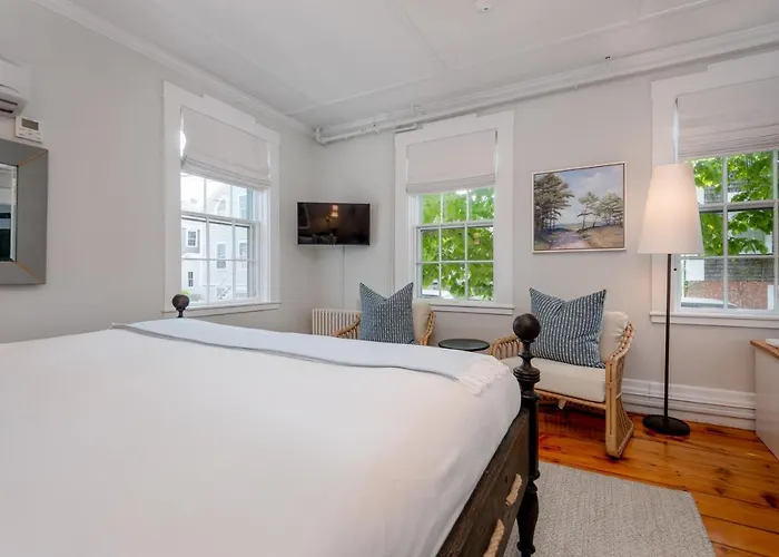 Nantucket Periwinkle Hotel