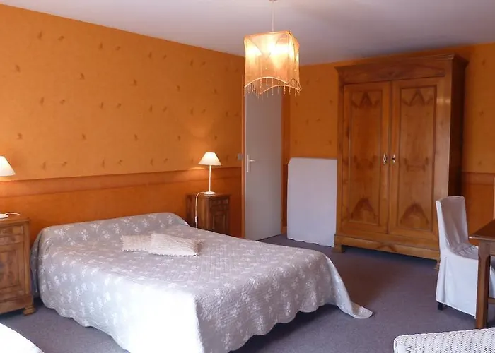 Les Volets Bleus Bed and Breakfast Saint-Martin-des-Entrées