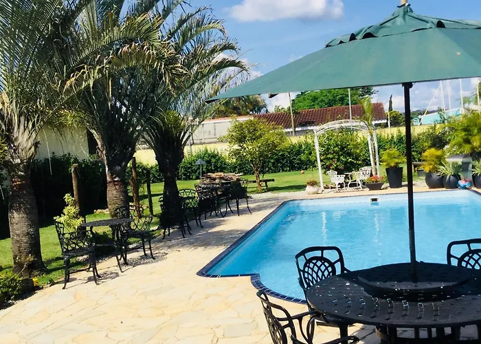 Suítes em casa de férias em Atibaia piscina aquecida
