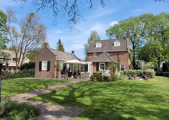 B&B Villa Giethoorn - canalview, privacy&parking