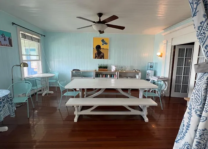 Inkwell Beach Cottage Oak Bluffs