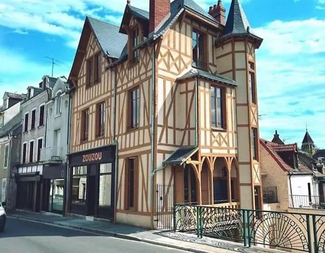 Logis Hotel La Maison à Pan De Bois Vierzon