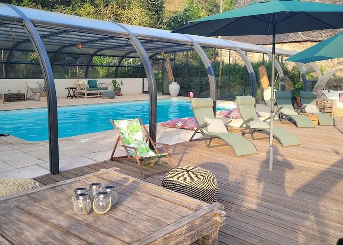 Le Manoir des Pélies Gîte et Chambres d'hôtes de charme à 7kms de Conques Spa, Piscine, Rivière, Thermes de Cransac