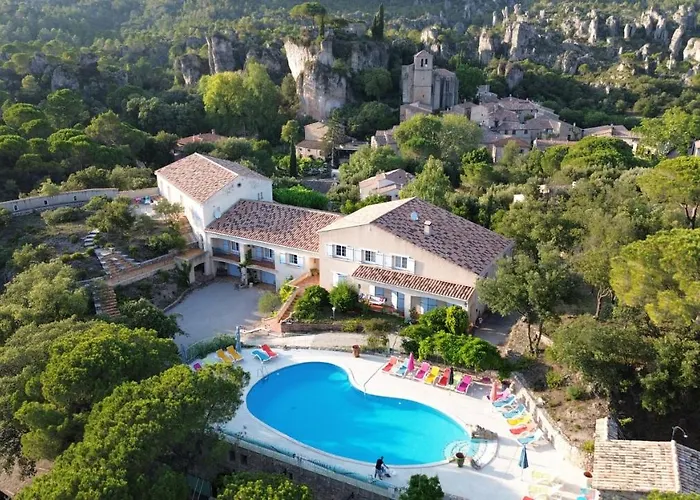 Moureze Hotels