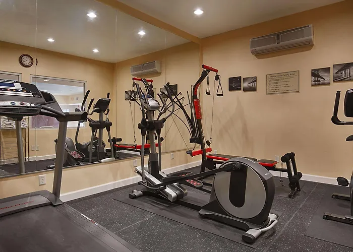 Manvel Hotels