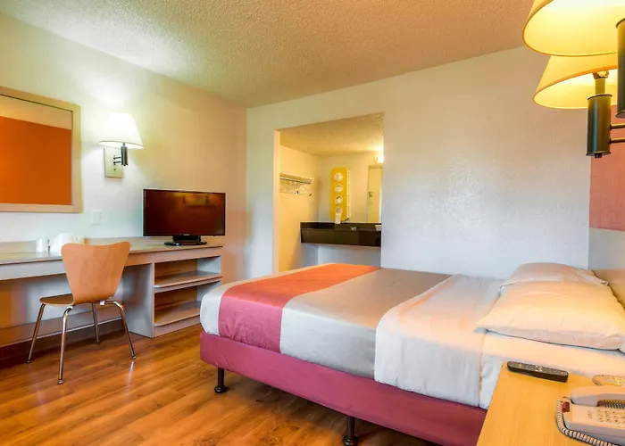 Motel 6-Costa Mesa, Ca - Newport Beach