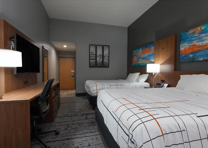 La Quinta By Wyndham St. Petersburg Northeast *Newly Renovated Hotel