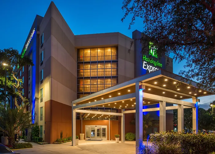 Holiday Inn Express & Suites San Antonio Medical - Six Flags By Ihg