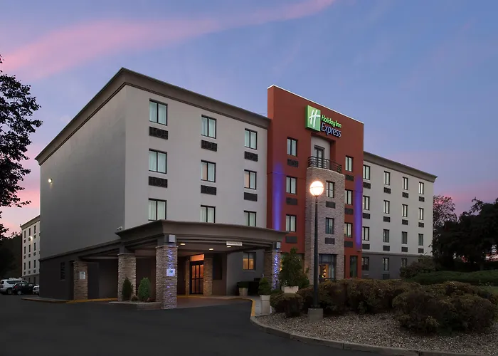 Saugus Hotels