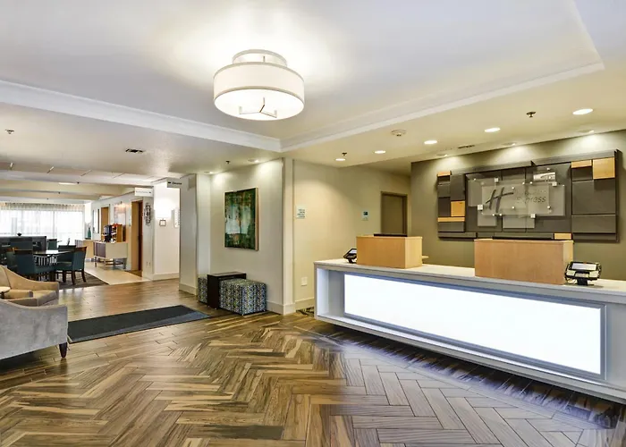 Holiday Inn Express Hotel & Suites Milwaukee-New Berlin By Ihg