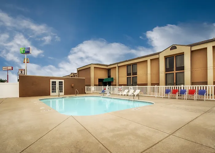 Marshfield Hotels