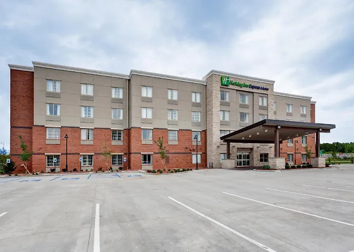 Holiday Inn Express & Suites Manhattan By Ihg