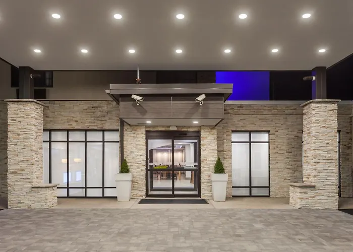 Woonsocket Hotels
