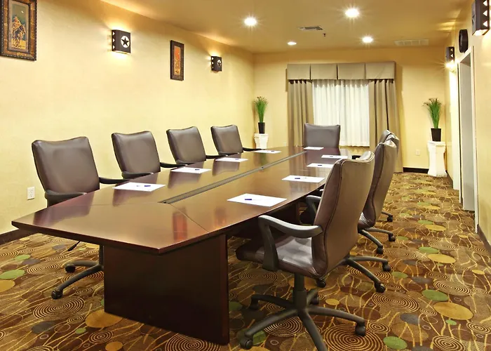 Holiday Inn Express Hotel & Suites Marshall By Ihg
