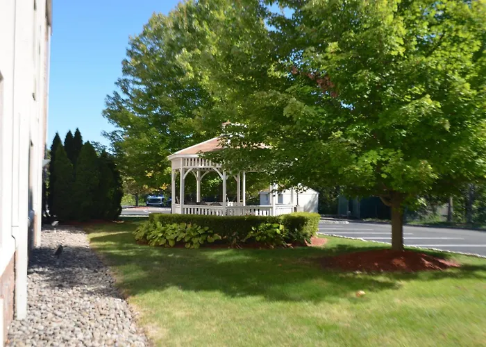 Fort Montgomery Hotels