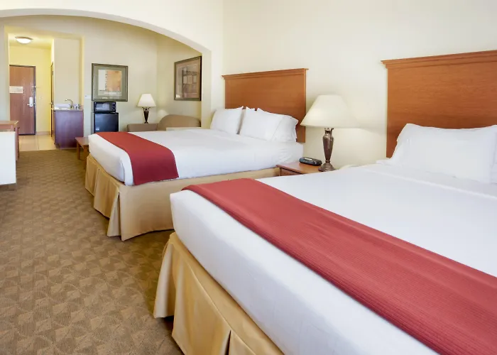 Holiday Inn Express Hotel & Suites Zapata By Ihg