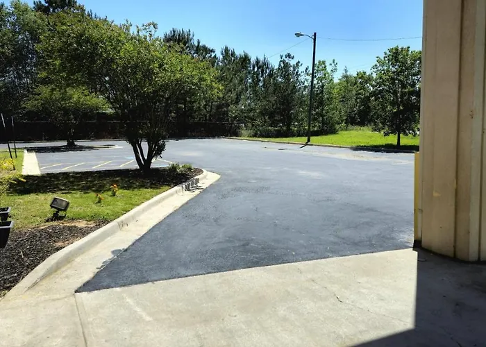 Barnesville Hotels