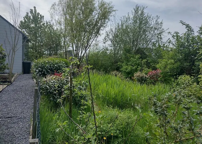 Tuinhuisje in het groen Almere