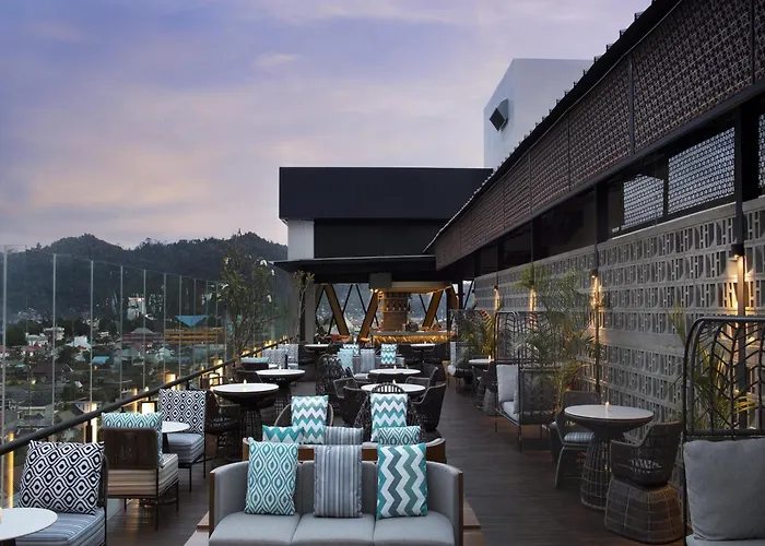 Hotels in Padang (Sumatra)