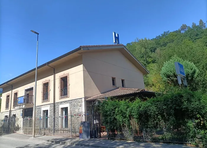 Hotel Restaurante Ribera Del Chicu