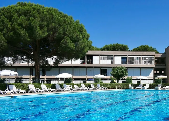 Apartment 3 Beds In Residence With Swimming-Pool Bed And Bath Linen Included