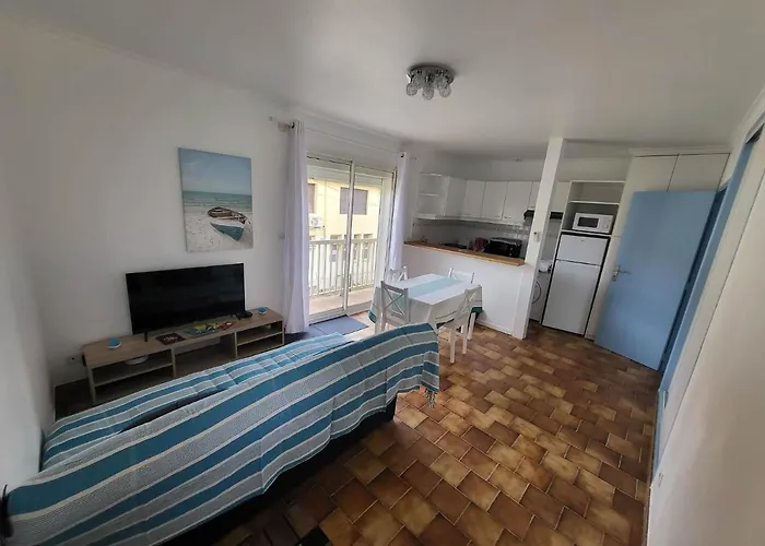 Au Centre De Valras, Appartement Tout Meuble, Pour 4 Personnes