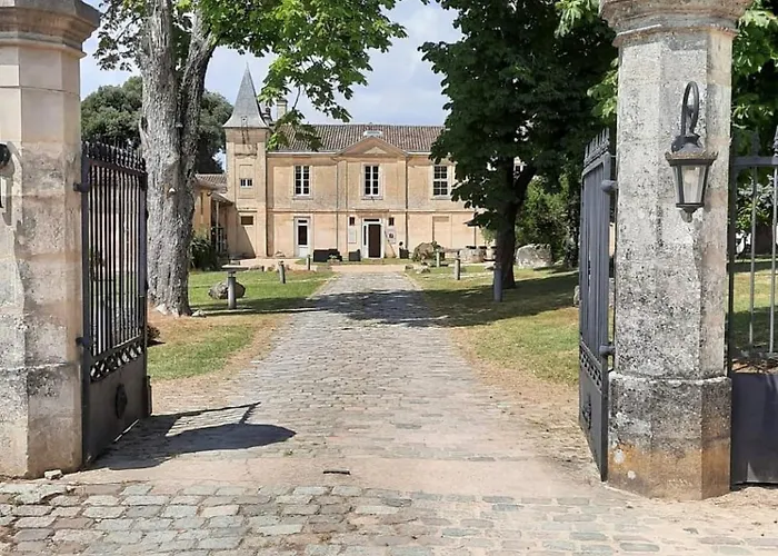 Puisseguin Hotels