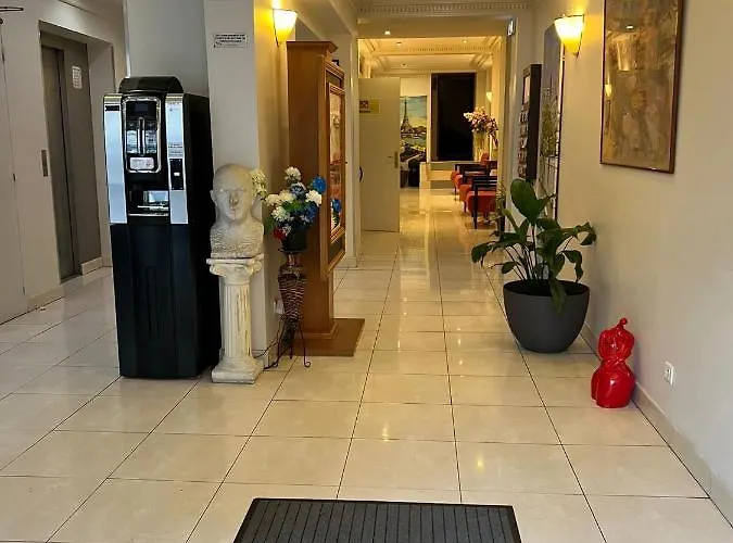 121 Paris Hotel
