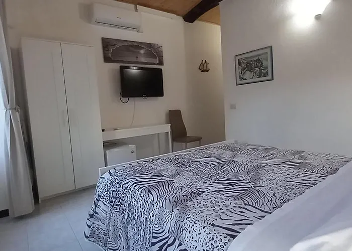 Chiara Rooms Vernazza