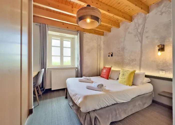 Hotels in Locronan