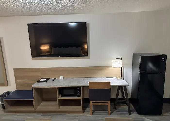 Bearcat Inn And Suites