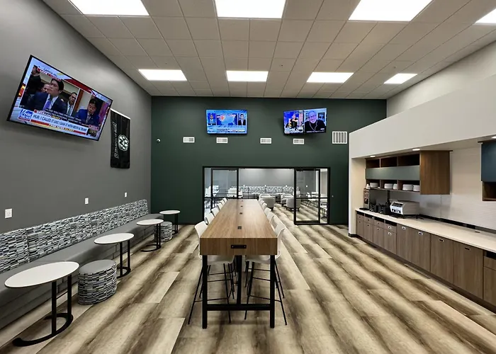 Bearcat Inn And Suites