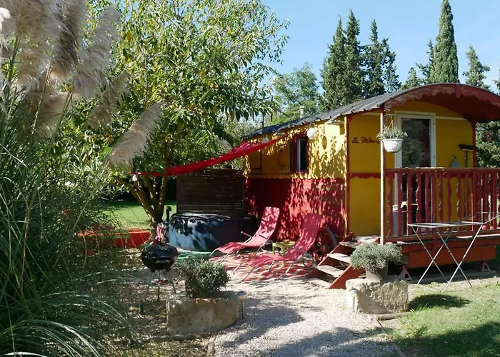 MAS MAURANE-Roulotte avec SPA privé aux portes d'ARLES Tarascon