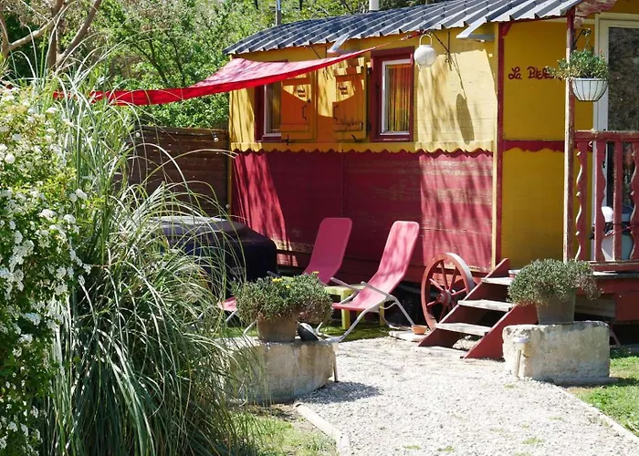 MAS MAURANE-Roulotte avec SPA privé aux portes d'ARLES Tarascon