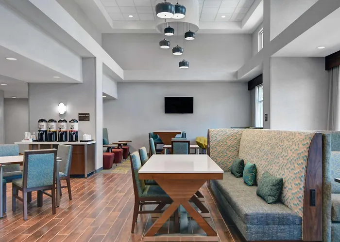 Macclenny Hotels