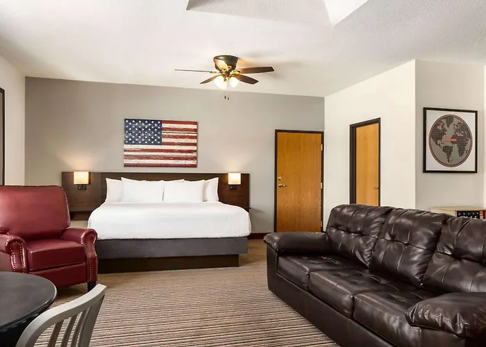 Richland Center Hotels