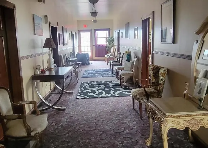 Kewaunee Hotels