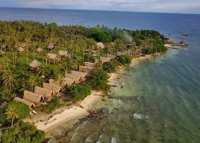 Isla Mucura Hotels