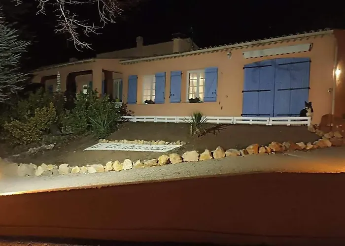 LE CHABASSOLE CHAMBRES D'HÔTES - Massages - Jacuzzi - Sauna - GORGES DU VERDON Aiguines