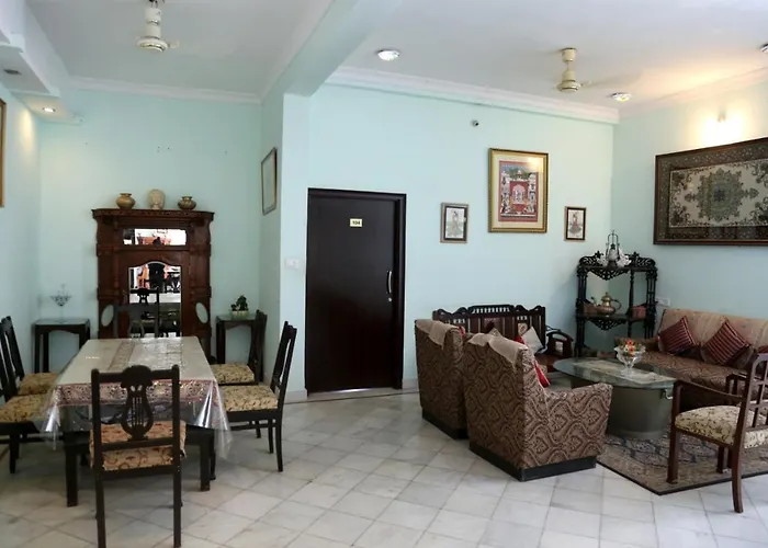 Hotel Karan Villas