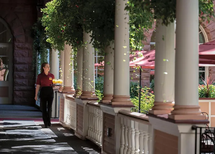 Glenwood Springs Hotels for Romantic Getaway