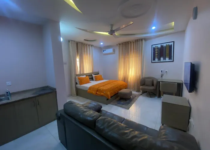 C7 Hazelwood Residence&Suites