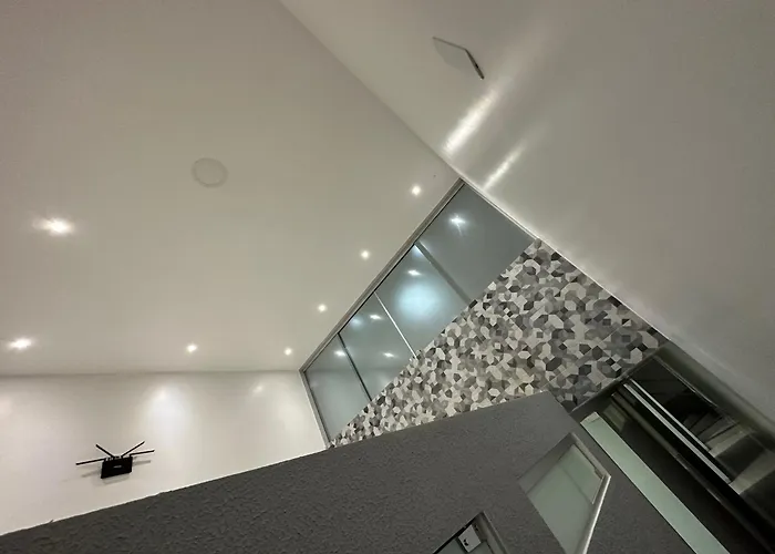 Quarto privativo com banheiro compartilhado em Pousada recém construída,a 500mts do pátio do forró