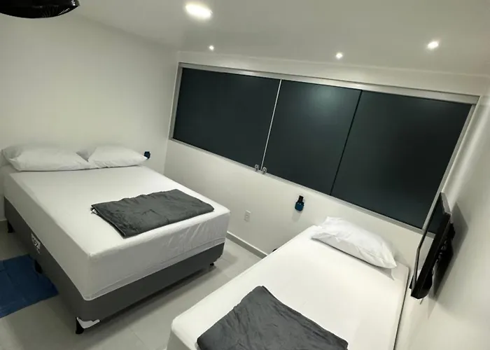 Quarto privativo com banheiro compartilhado em Pousada recém construída,a 500mts do pátio do forró