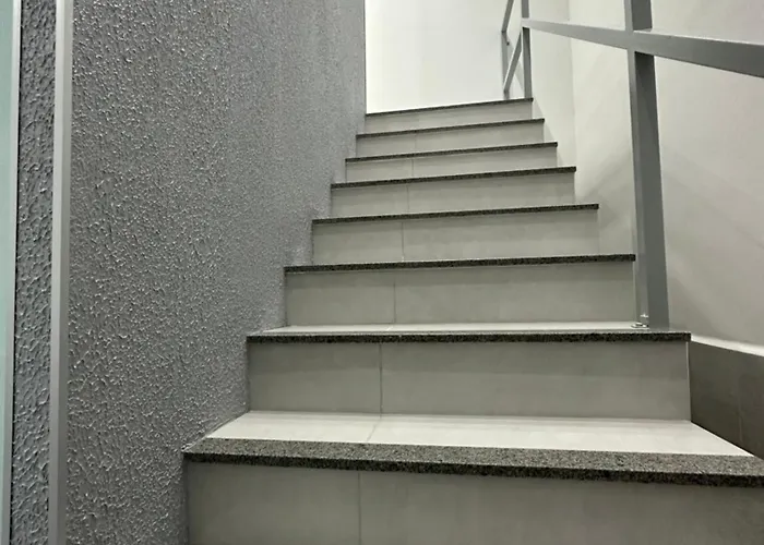 Quarto privativo com banheiro compartilhado em Pousada recém construída,a 500mts do pátio do forró Caruaru