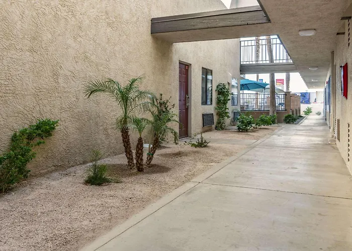 Thousand Palms Hotels