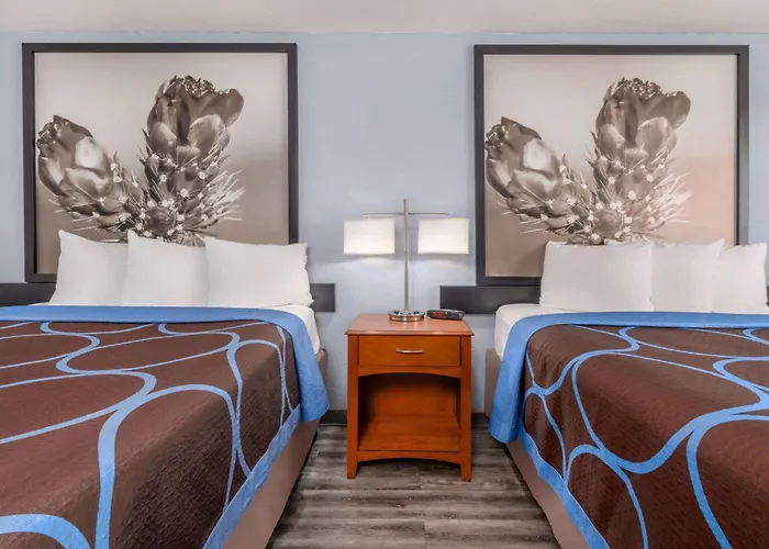 Super 8 By Wyndham Clayton Hotel