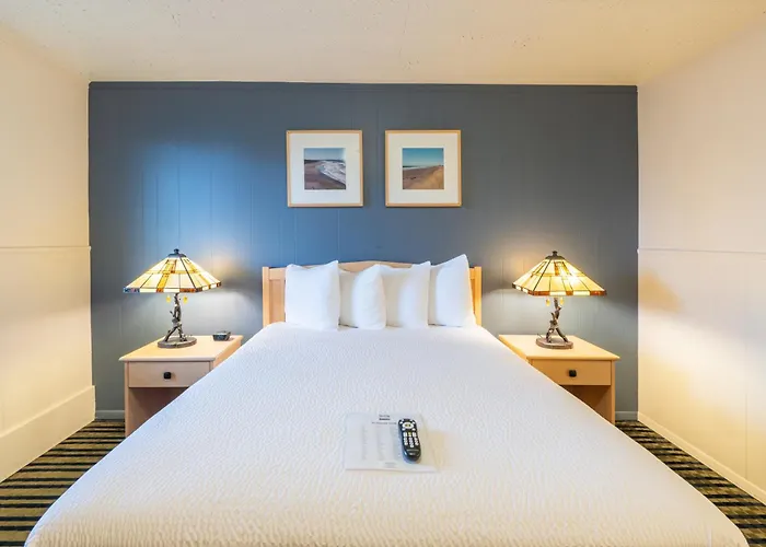 Pacific Reef Hotel & Light Show Gold Beach
