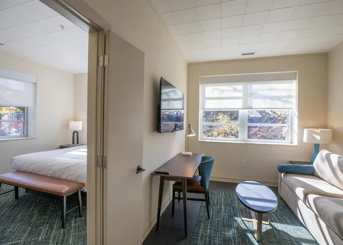 Danville Hotels