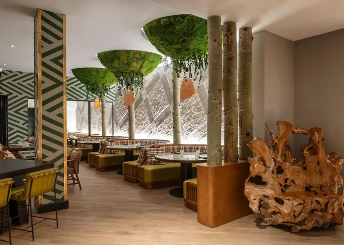 Hotel Paradox, Autograph Collection